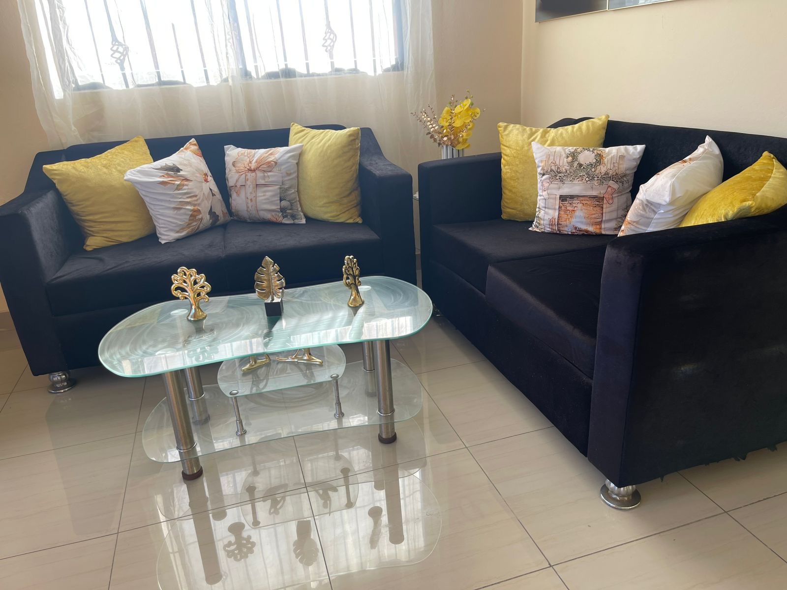muebles y colchones - Se vende juego de mueble con mesa en cristal