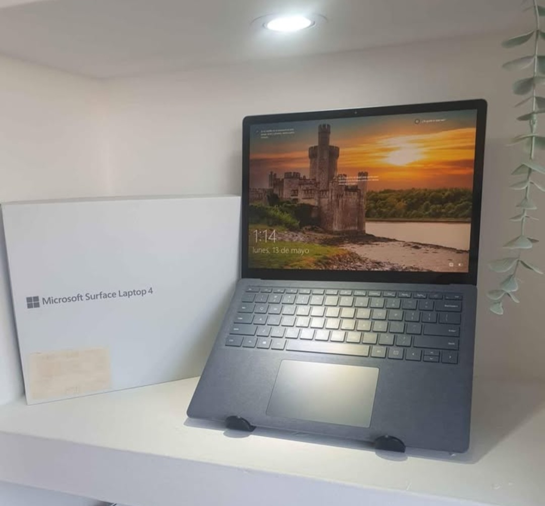 computadoras y laptops - Laptop Microsoft Surface 4 13.5" QHD, Core i5 11th, 512GB SSD, 8GB RAM, Nueva