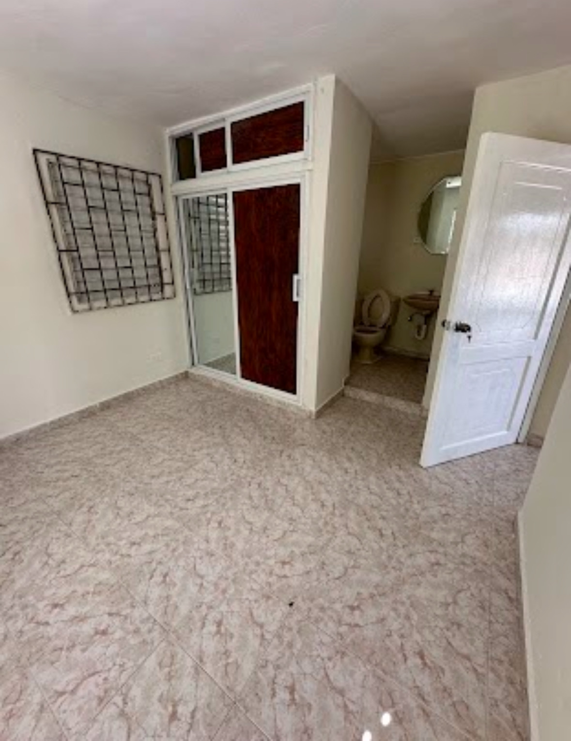 apartamentos - Apto estudio pequeño 3er nivel en Sto. Dgo. Este – Incluye agua y luz 💡  4