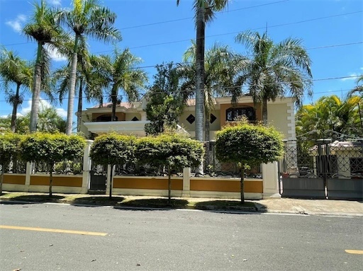 casas - Venta de espectacular casa con piscina en Arroyo Hondo Distrito Nacional 1200mts 0