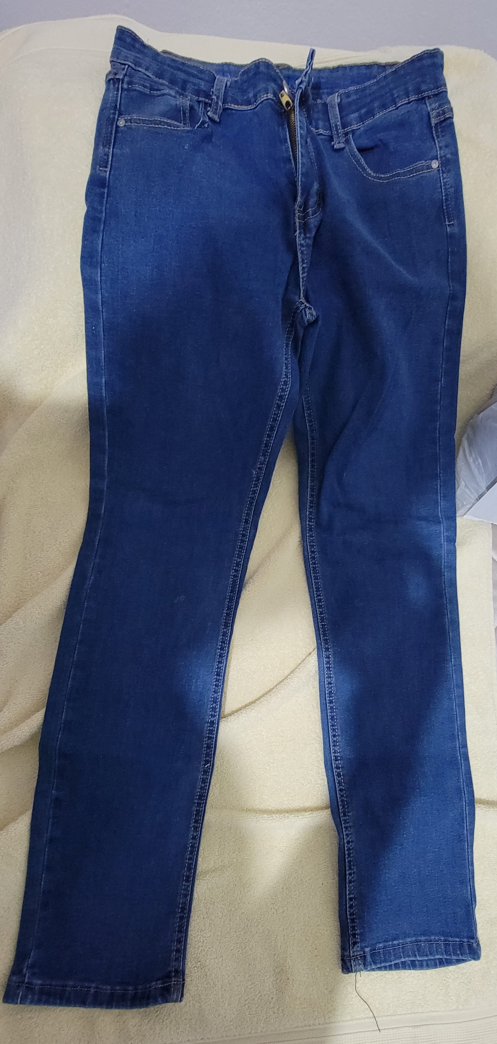 ropa y zapatos - Vendo ropa para niños 10,12,14 polos y pantalones 5