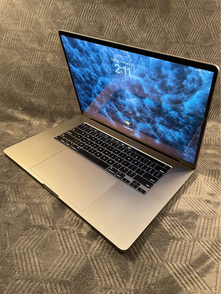 computadoras y laptops - MacBook Pro 2019 A2141Core Intel i9 de oportunidad 2