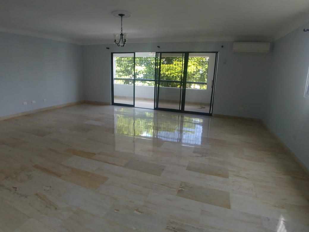 apartamentos -  Bella Vista Apartamento muy Amplio y Remodelado