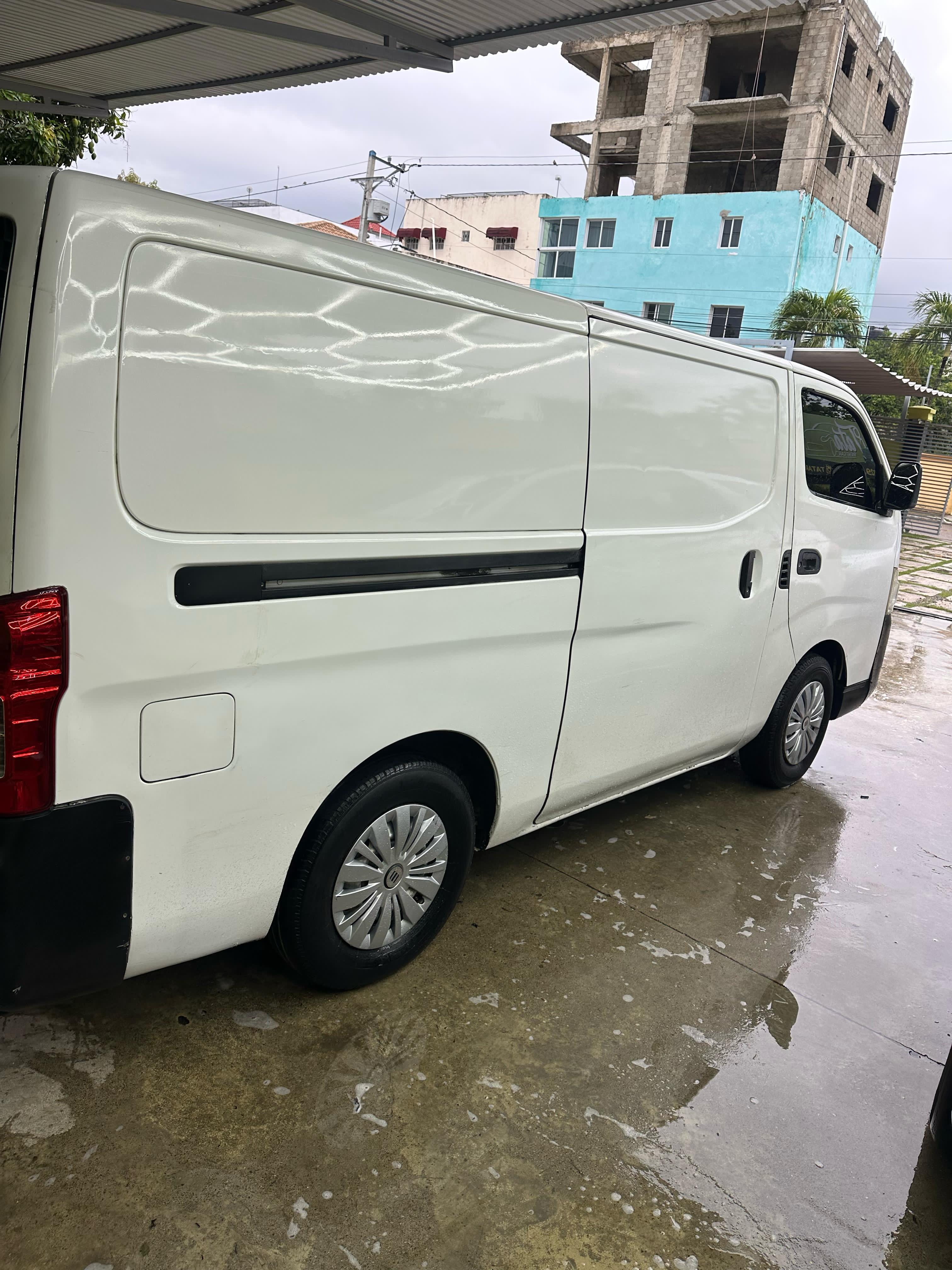 jeepetas y camionetas - Nissan urvan 2016 5