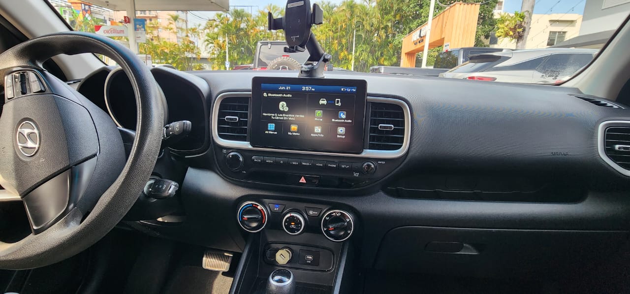 jeepetas y camionetas - Hyundai Venue 2020 – Excelente estado, full equipo
 4