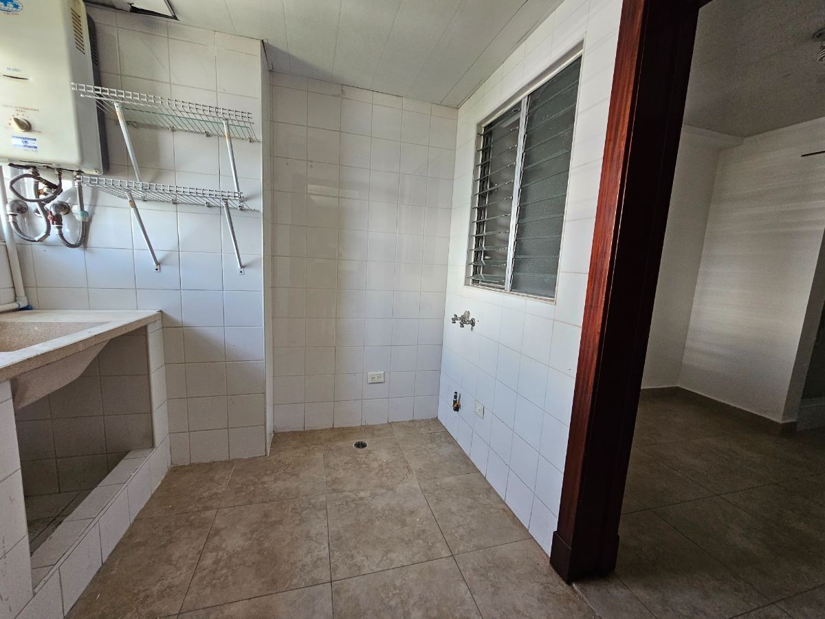 apartamentos - Se vende y se alquila  apartamento en el Naco 
 5