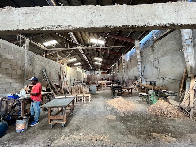 oficinas y locales comerciales - Nave industrial en Herrera 2