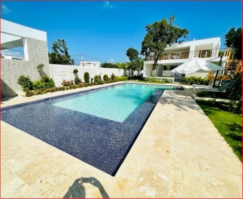 casas vacacionales y villas - Venta de Villa de lujo en punta cana con piscina zona turística  0