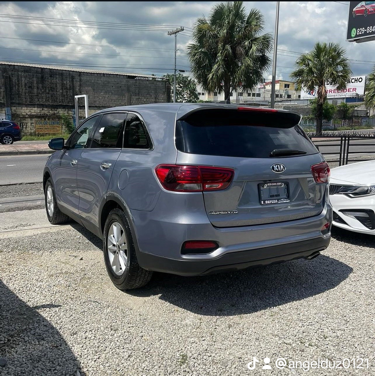 jeepetas y camionetas - Kia Sorento LX 2020 AWD  9