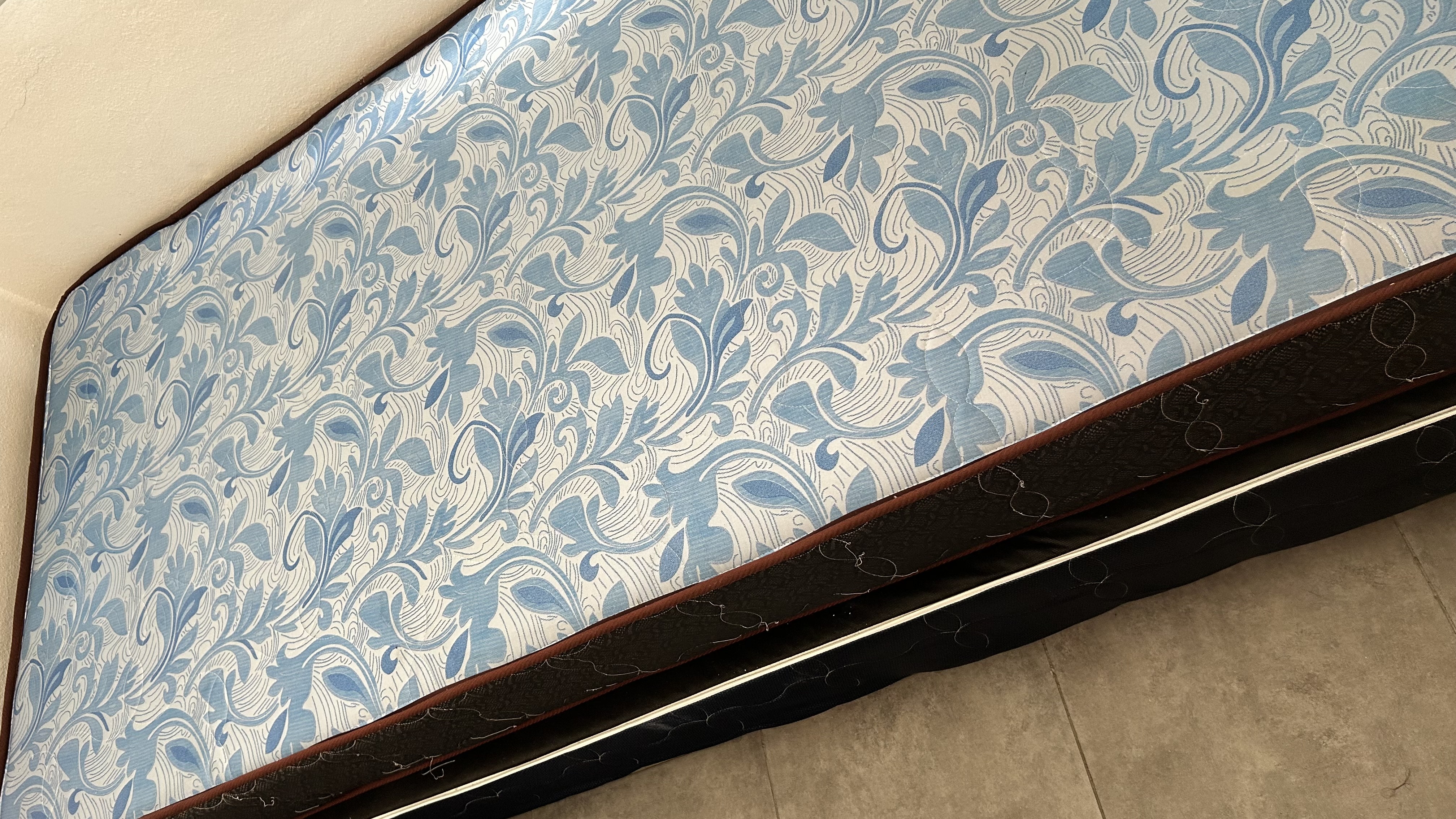 muebles y colchones - Colchón en excelente estado – ¡Como nuevo y a buen 1