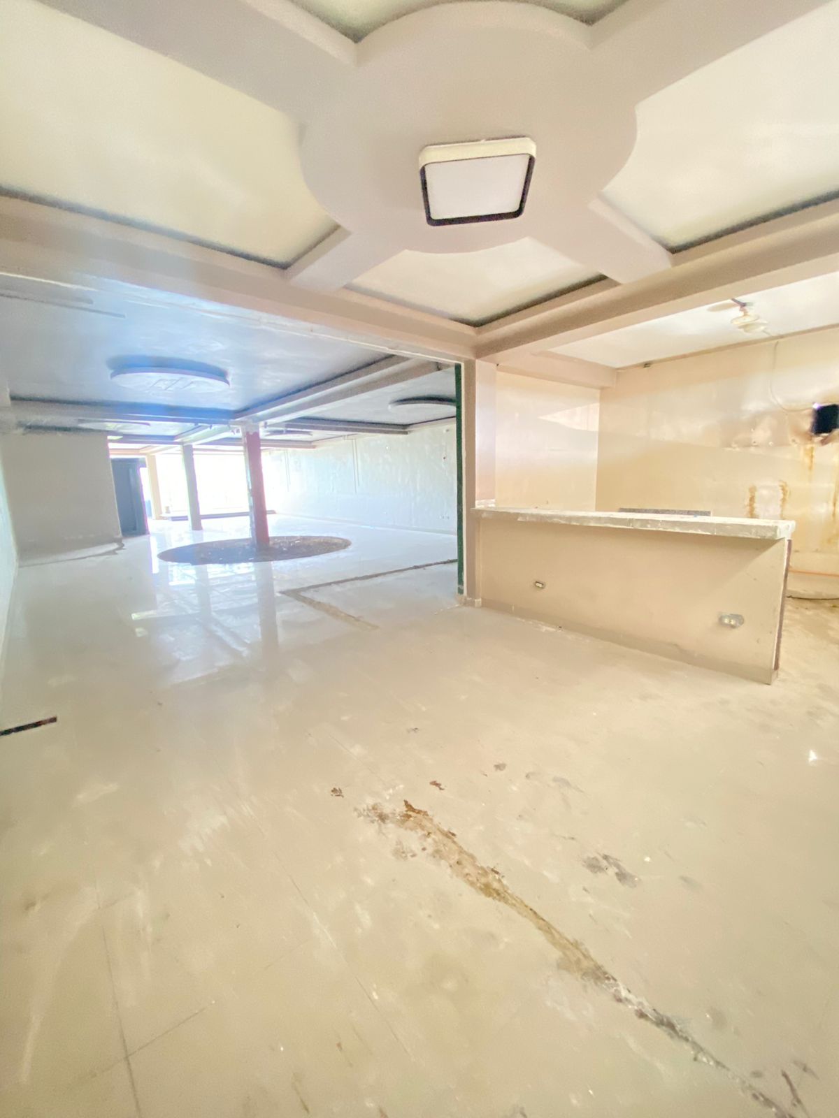 oficinas y locales comerciales - Local comercial en alquiler, Av. Charles de Gaulle 7