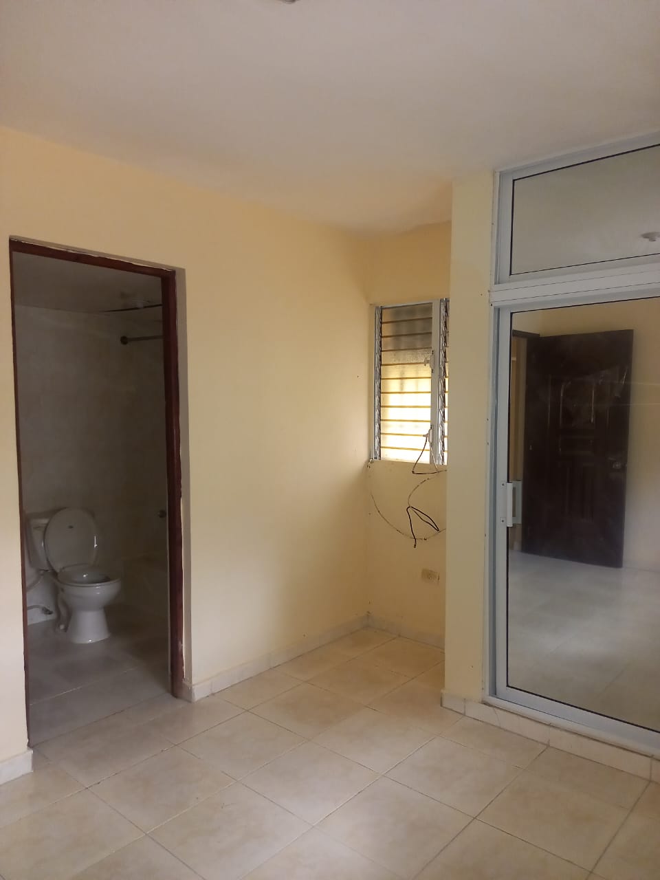 apartamentos - ¡APARTAMENTO EN VENTA EN LA AVENIDA CHARLES!
Precio: RD$4,500,000 9