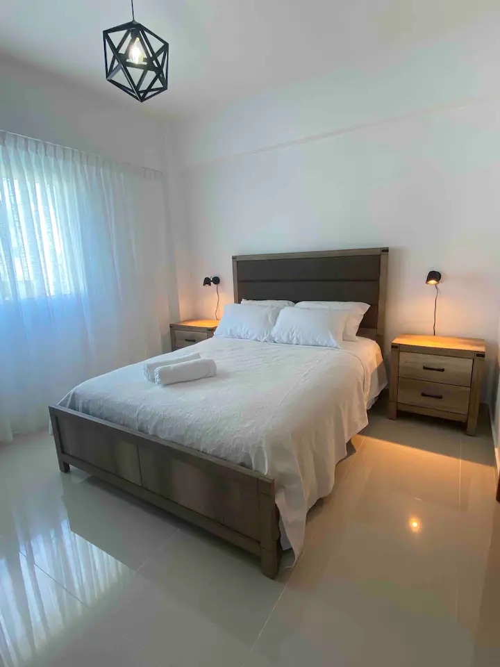 apartamentos - En Mirador Norte, alquilo apartamento precioso,en torre, nuevo para estrenar

 4
