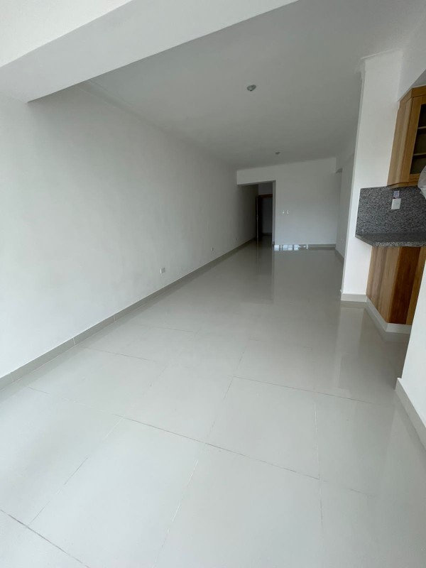 apartamentos - Apartamento  2do piso con terraza en los prados 2