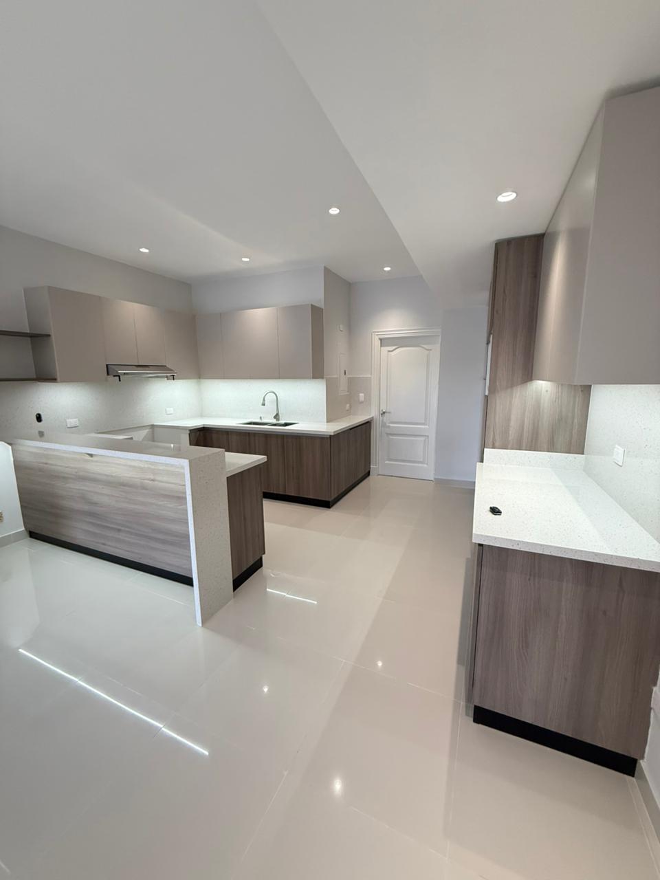 apartamentos - se alquila apartamento en tercer nivel ubicada en esperilla 