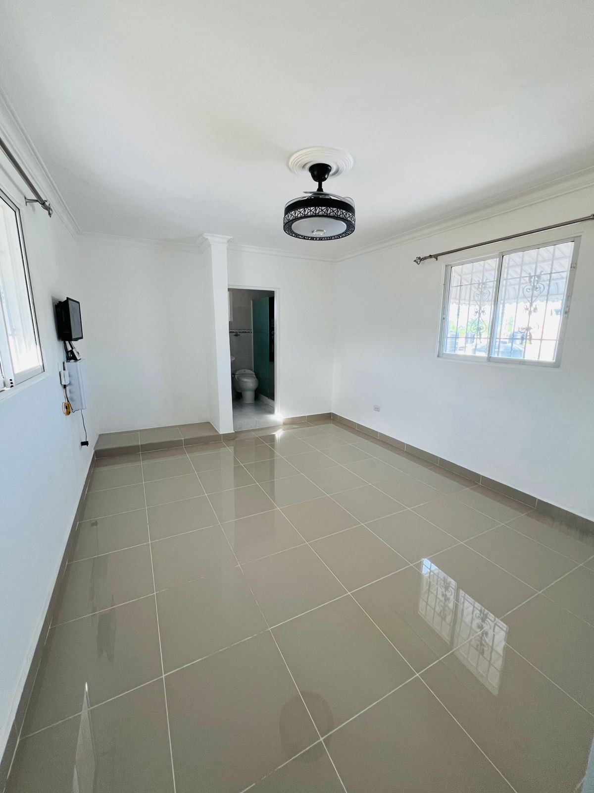 casas - venta de casa en la charles de Gaulle próximo a la sirena Santo Domingo este  3