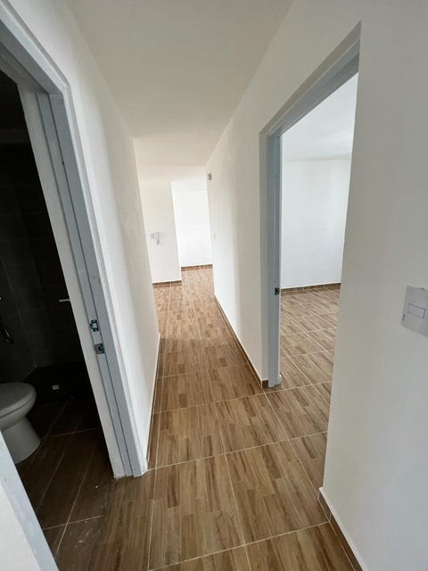apartamentos - Apartamento en venta #24-460 de 3 habitaciones, 2 puestos, 2 baños completos. 6