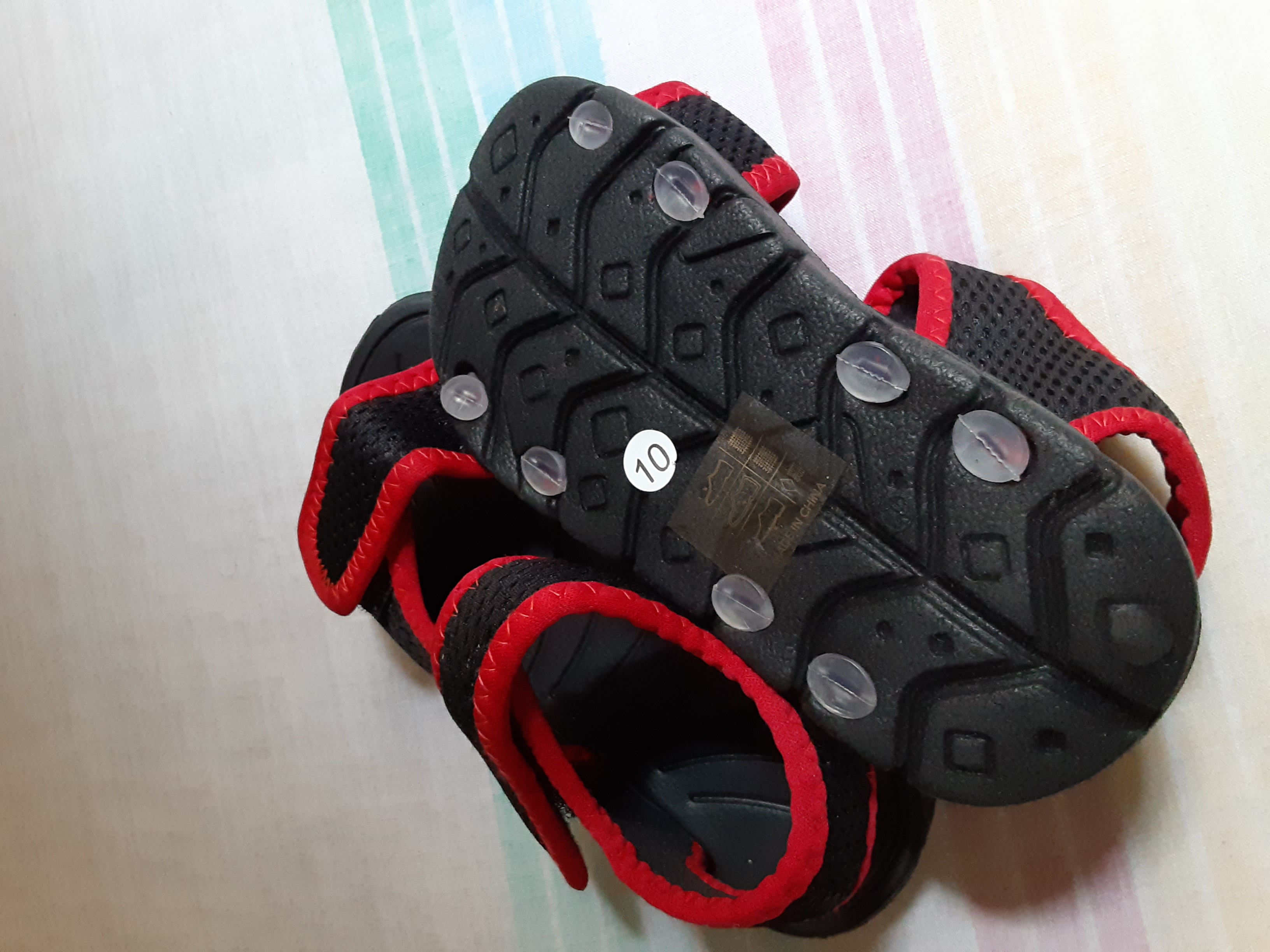 ropa y zapatos - Sandalias para niño. 2