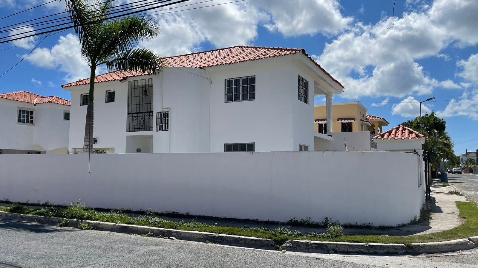 casas - Oportunidad Casa en Bávaro con 5 Habitaciones  1
