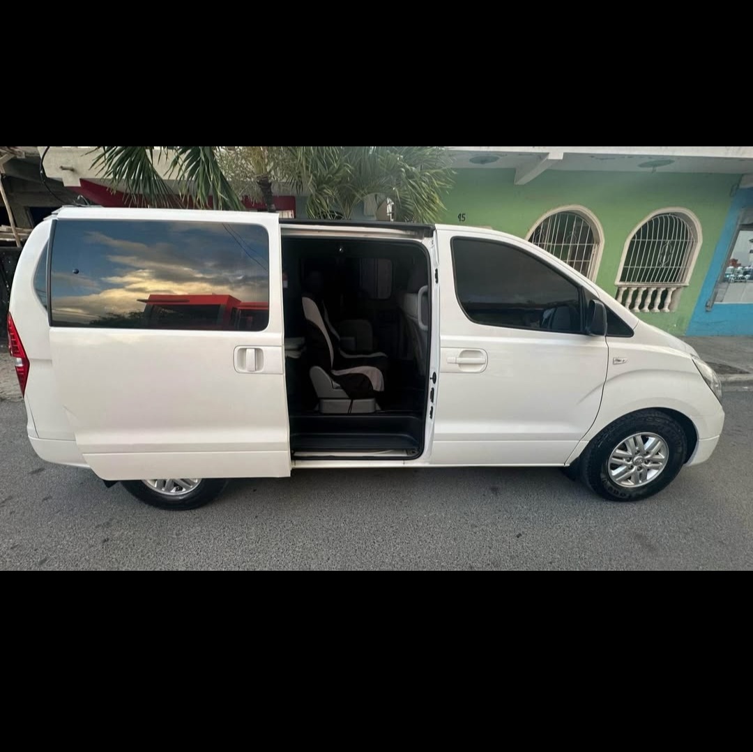 jeepetas y camionetas - Hyundai Starex 2018 2