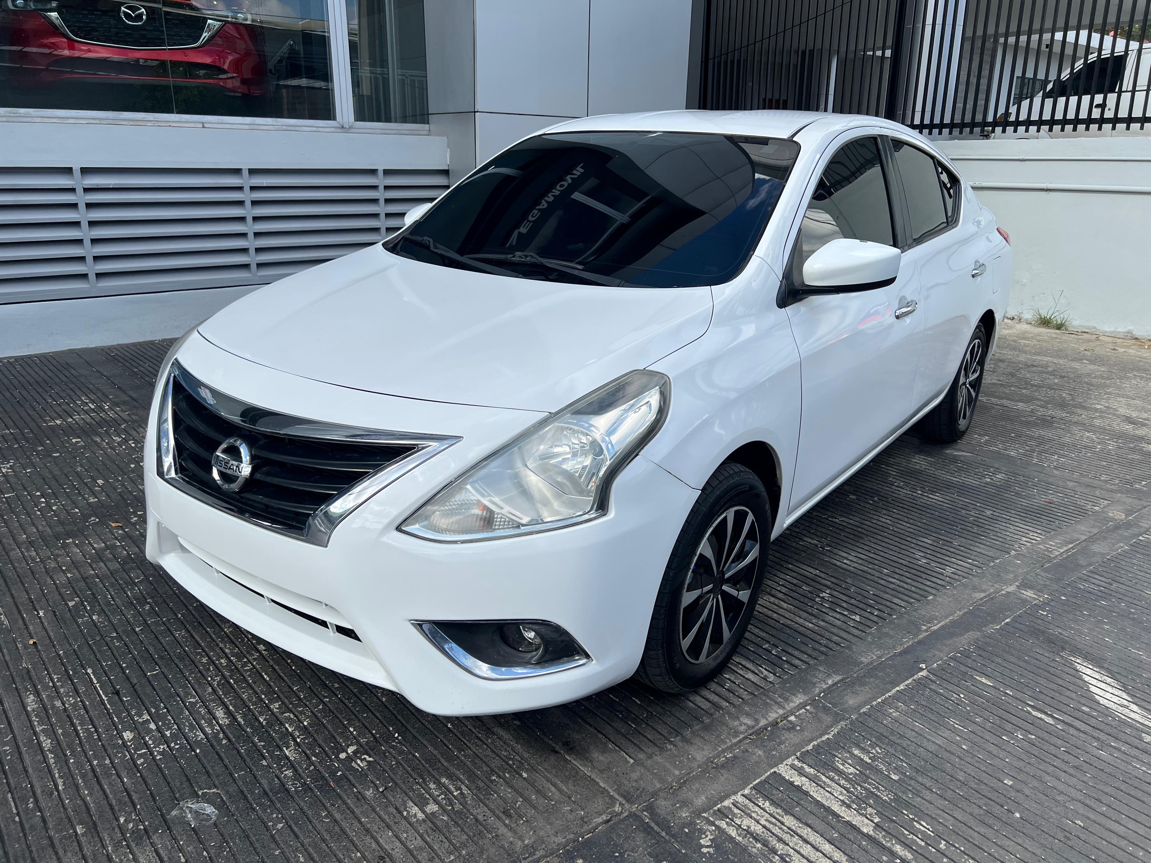 carros - Nissan versa 