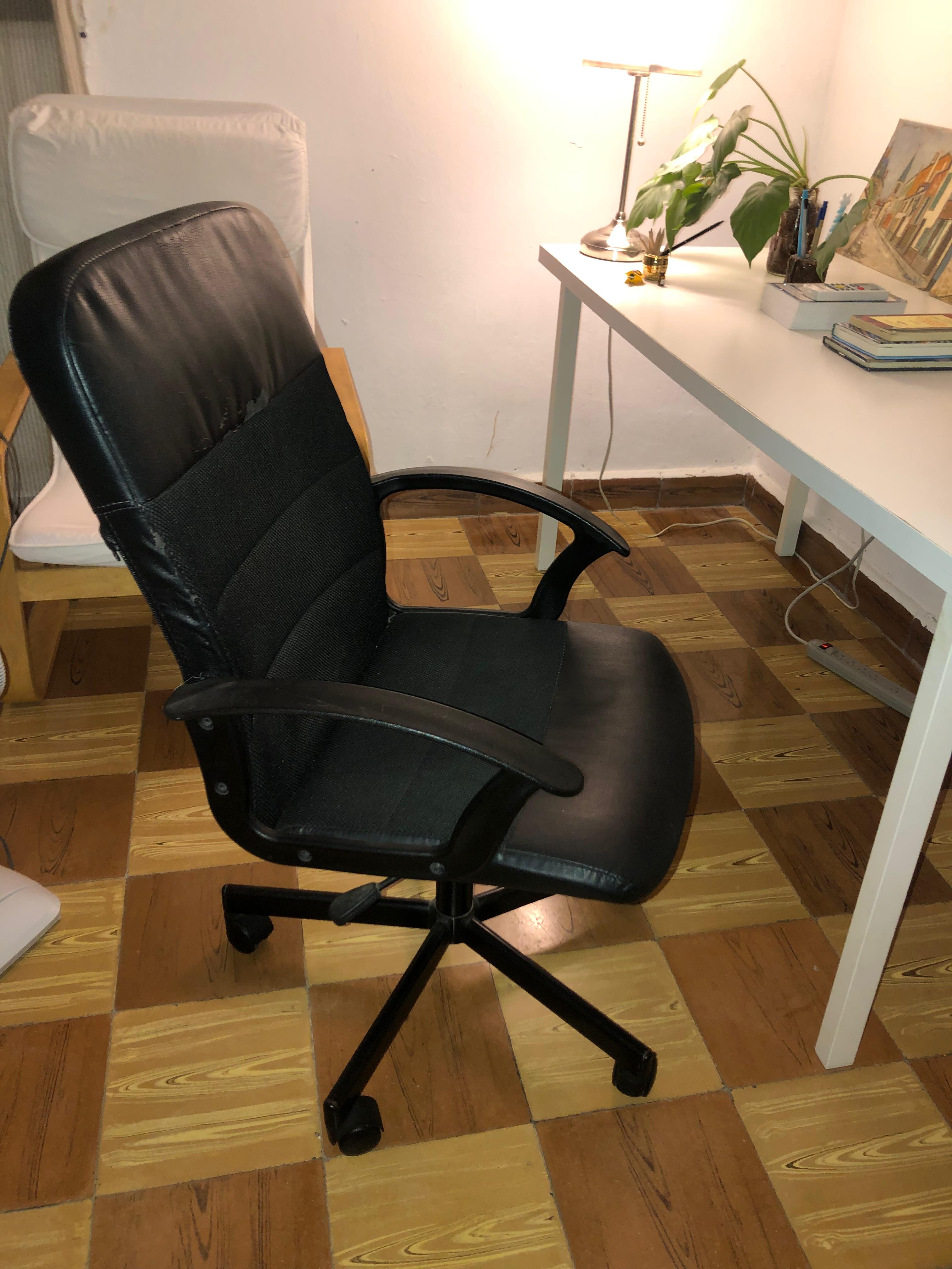 articulos de oficina - Escritorio con silla
