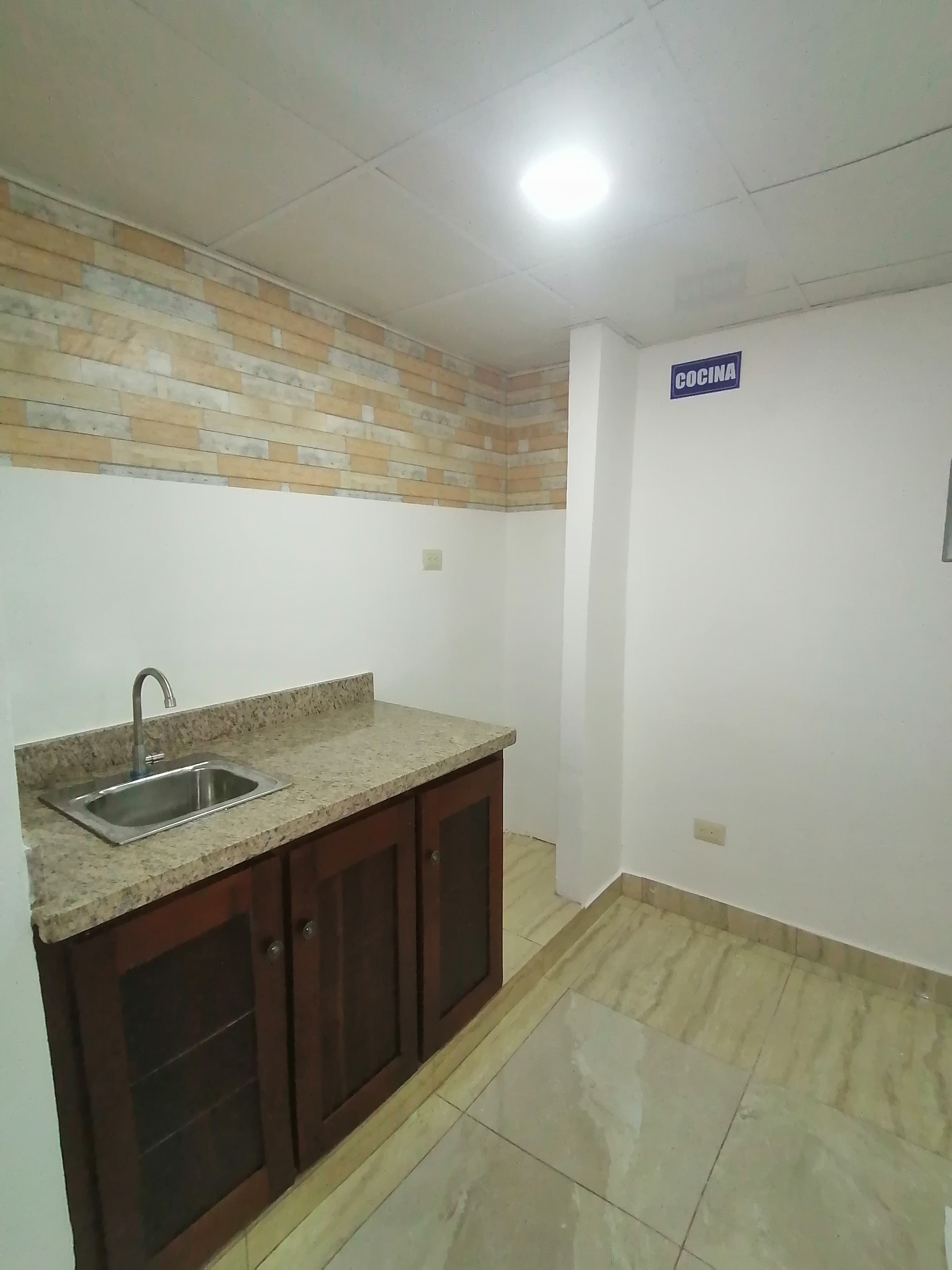 casas - Propiedad en venta con 2 Viviendas Local comercial 5