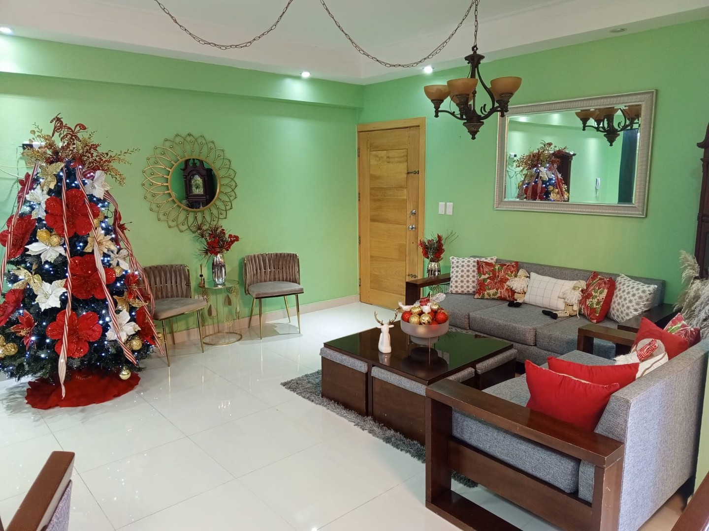 apartamentos - Apartamento Segundo nivel con terraza y parqueos techados, con su titulo (Altagr 7