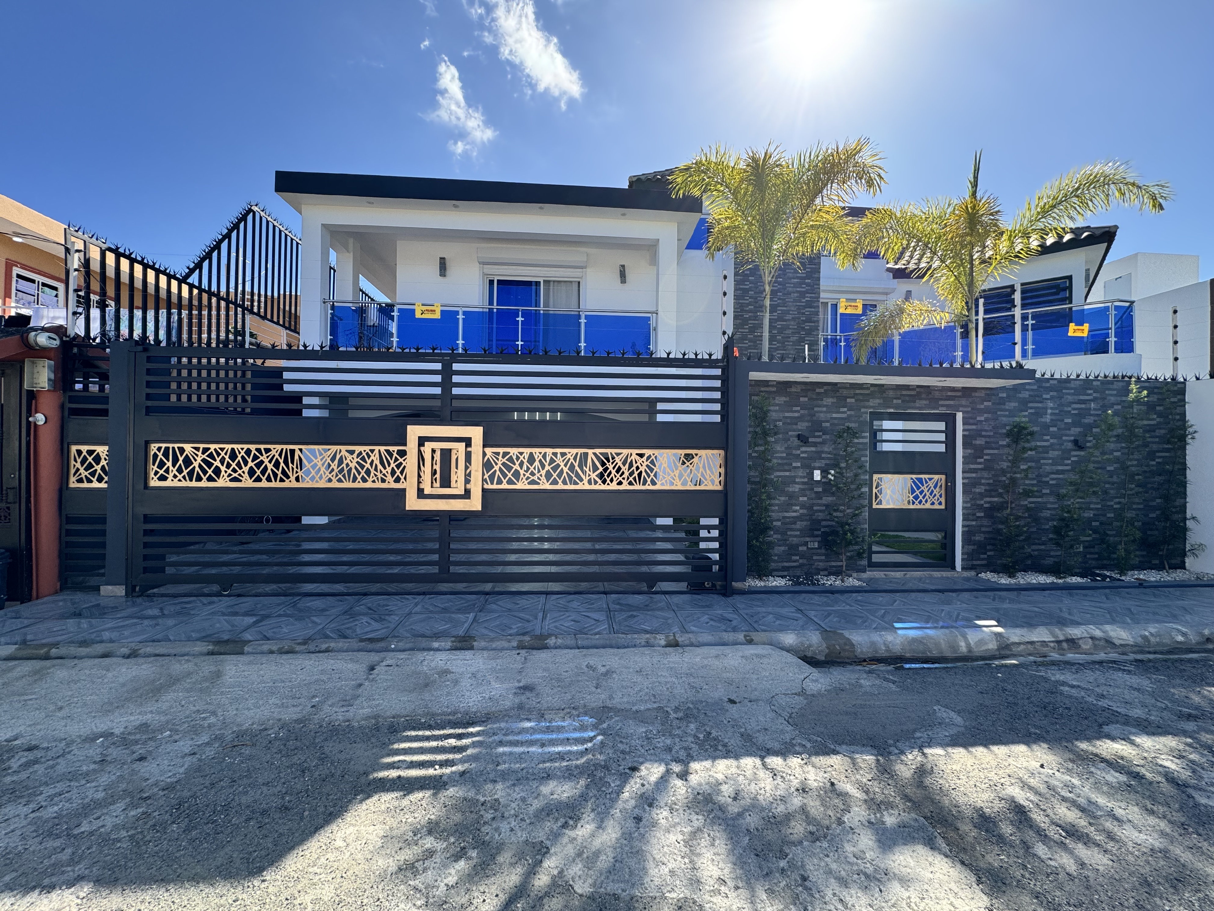 casas - venta de casa de lujo en autopista de san isidro brisa oriental Santo Domingo  0
