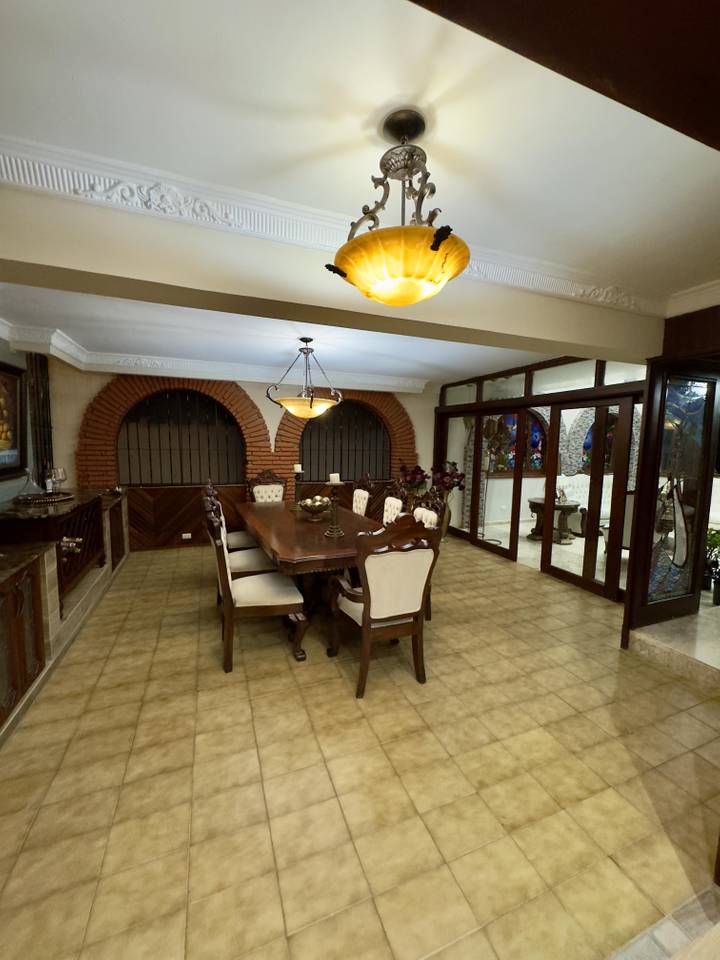 casas - Espaciosa casa de 2 niveles en venta  9