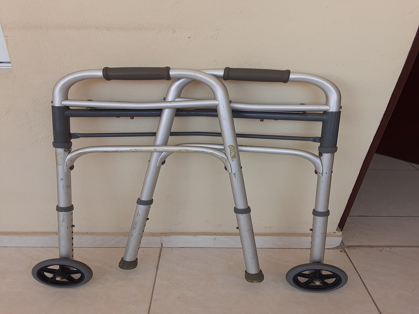 salud y belleza - Andador con ruedas para adultos. 8