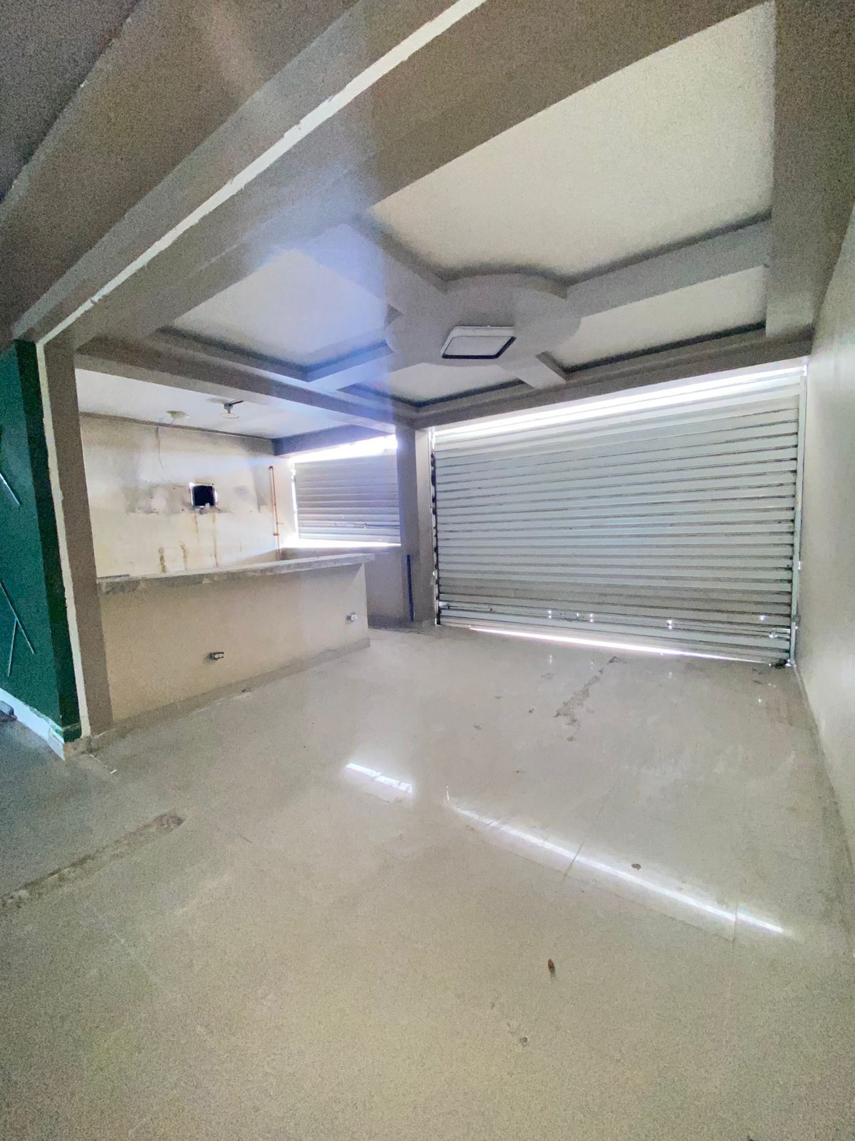 oficinas y locales comerciales - Local comercial en alquiler, Av. Charles de Gaulle 8