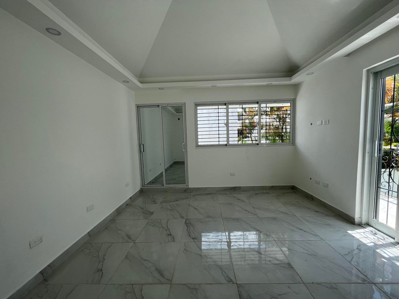 casas - En Alquiler Hermosa Casa Remodelada Con Amplios espacios de Tres Habitaciones. 7