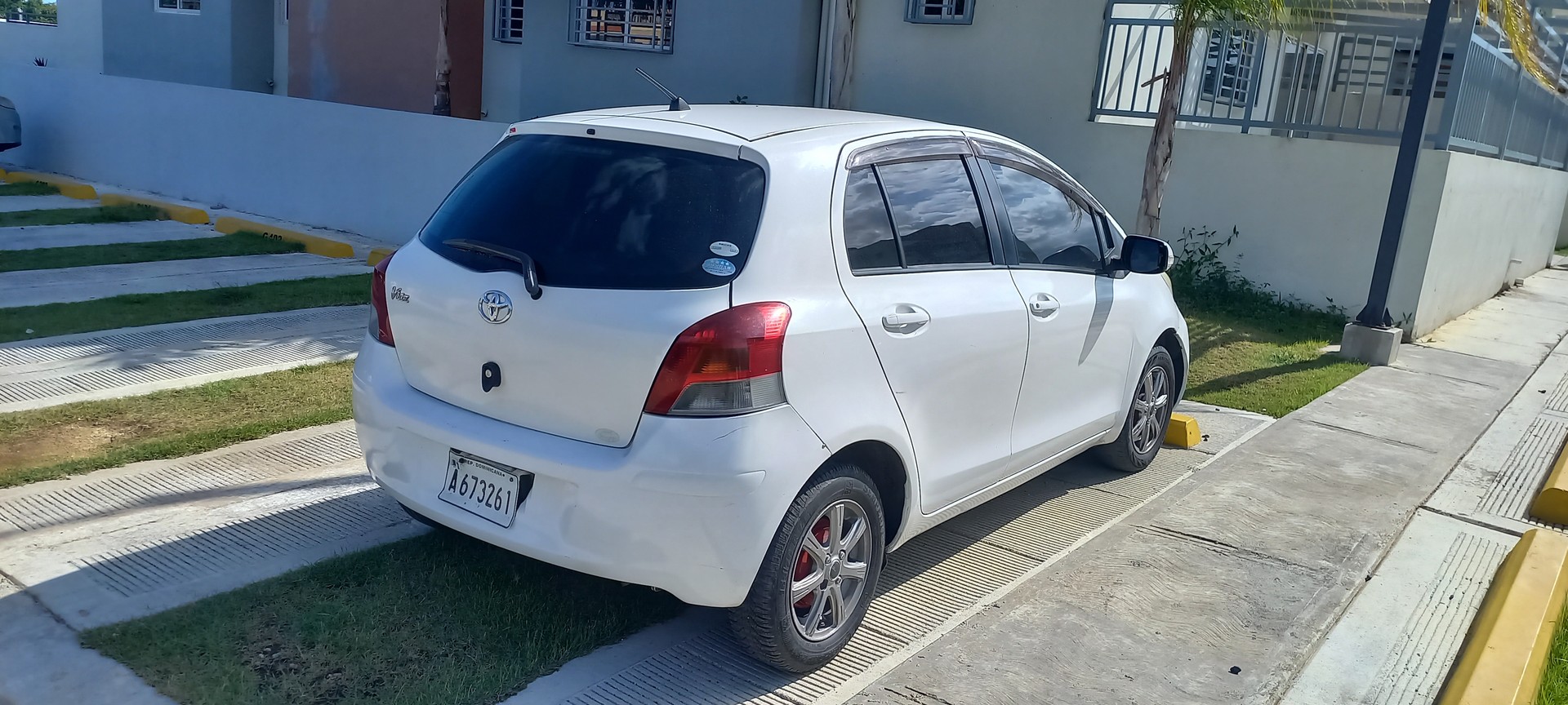 carros - Toyota vitz 2010 4