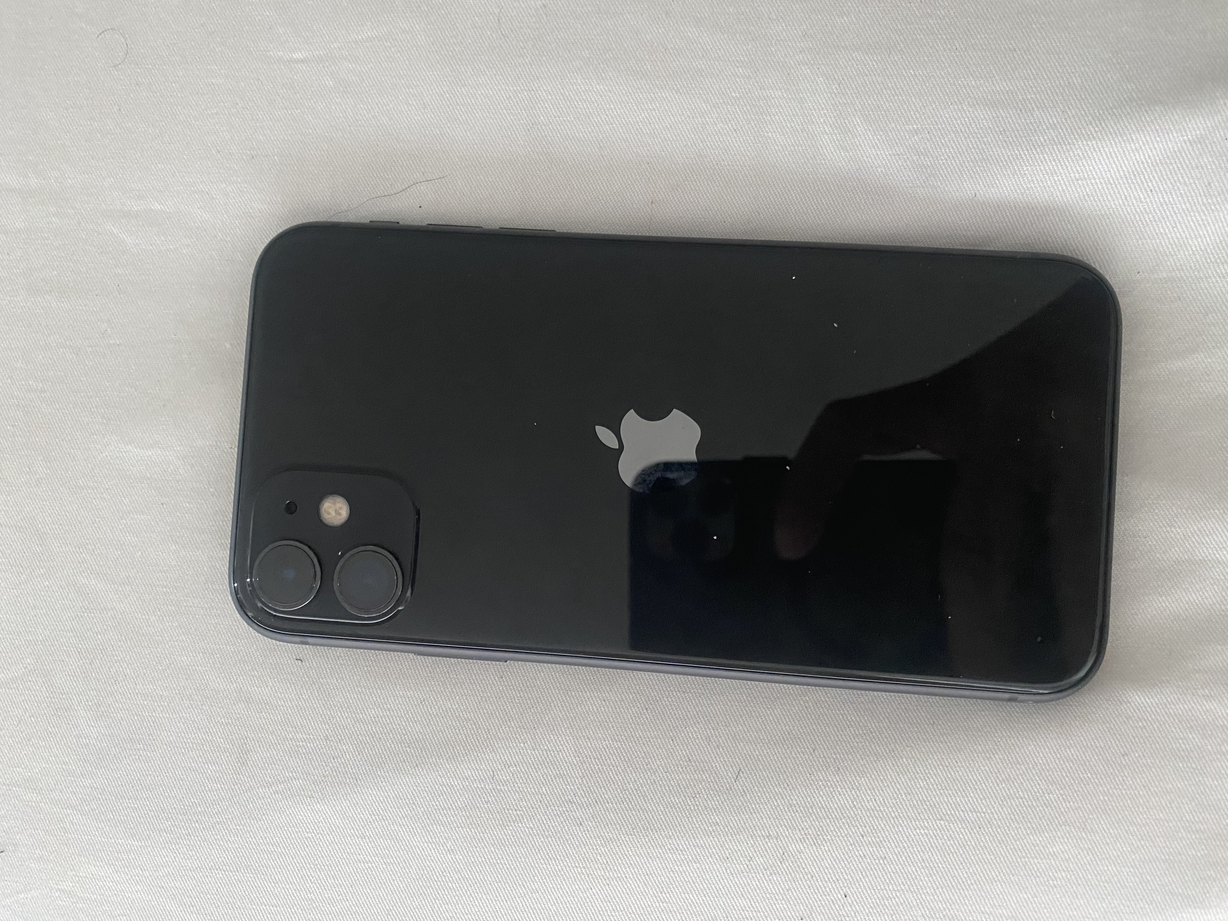 celulares y tabletas - Vendo iPhone 11 en buena condiciones  0