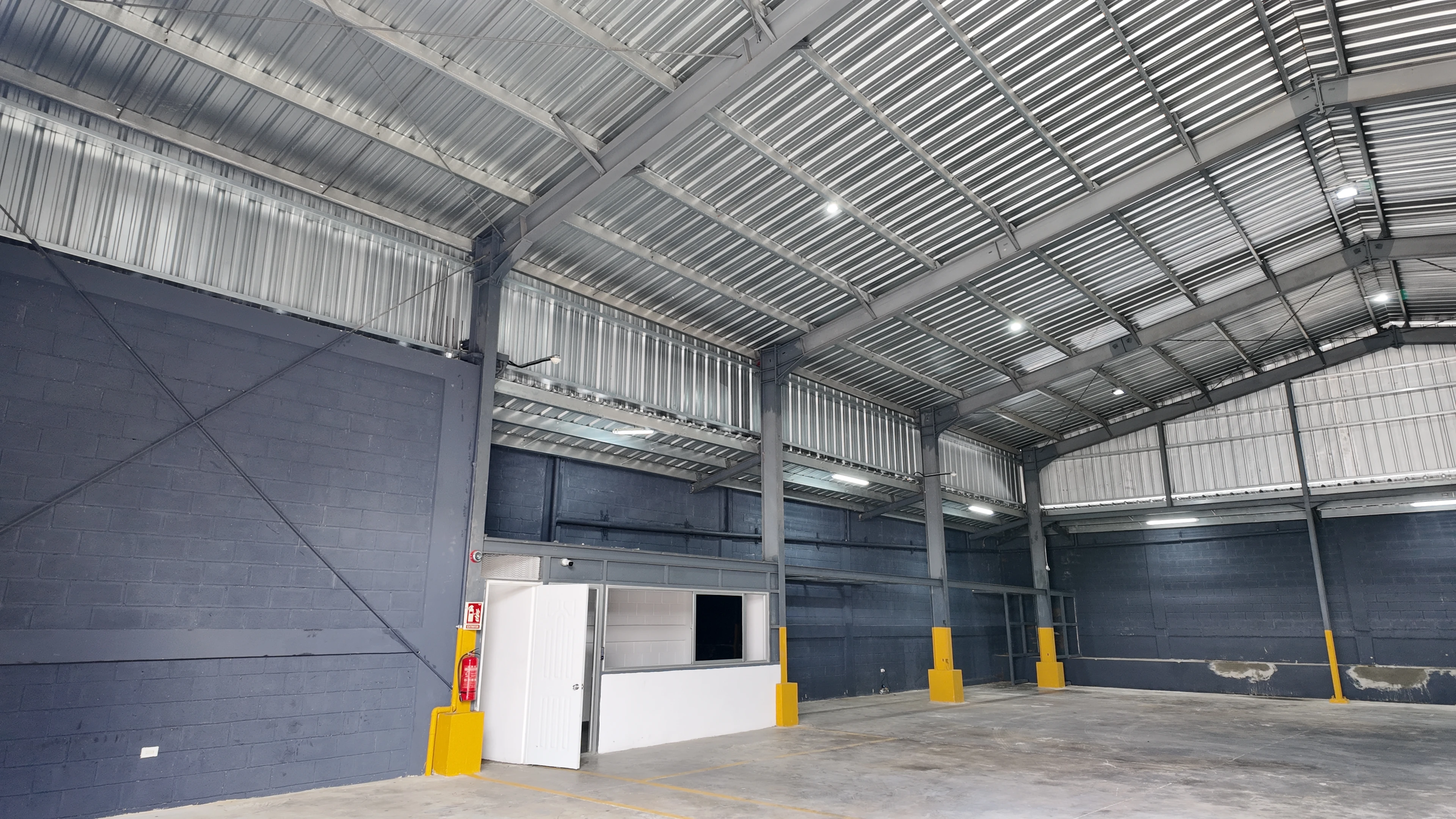 otros inmuebles - Nave industrial en alquiler en la Autopista Duarte 8