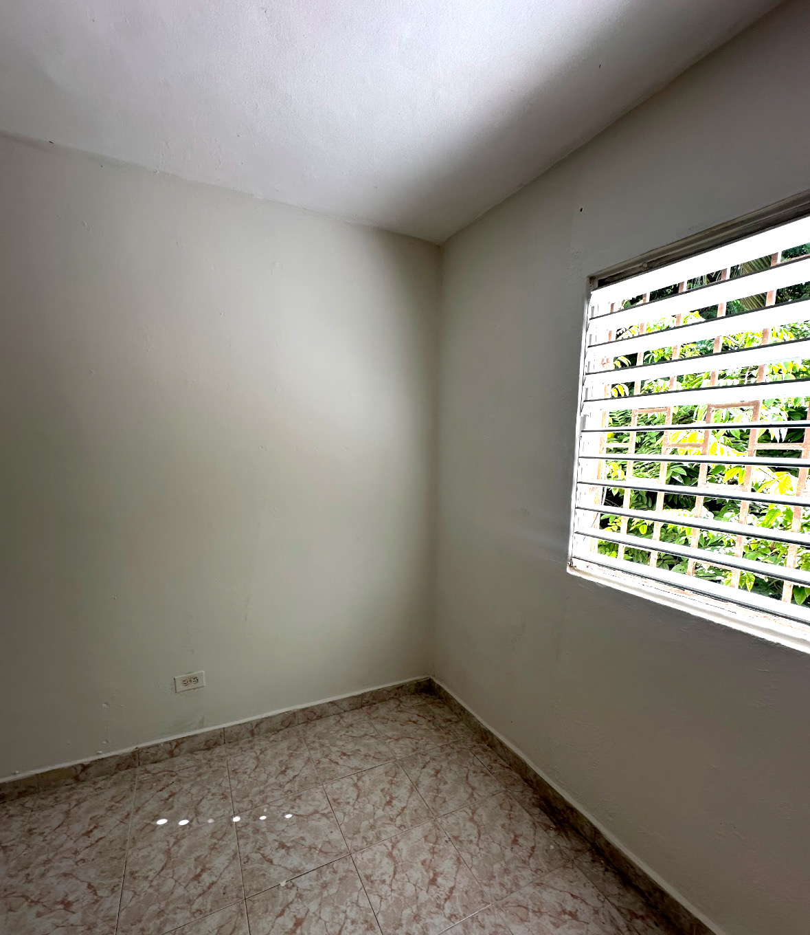 apartamentos - Apto estudio pequeño 3er nivel en Sto. Dgo. Este – Incluye agua y luz 💡  6