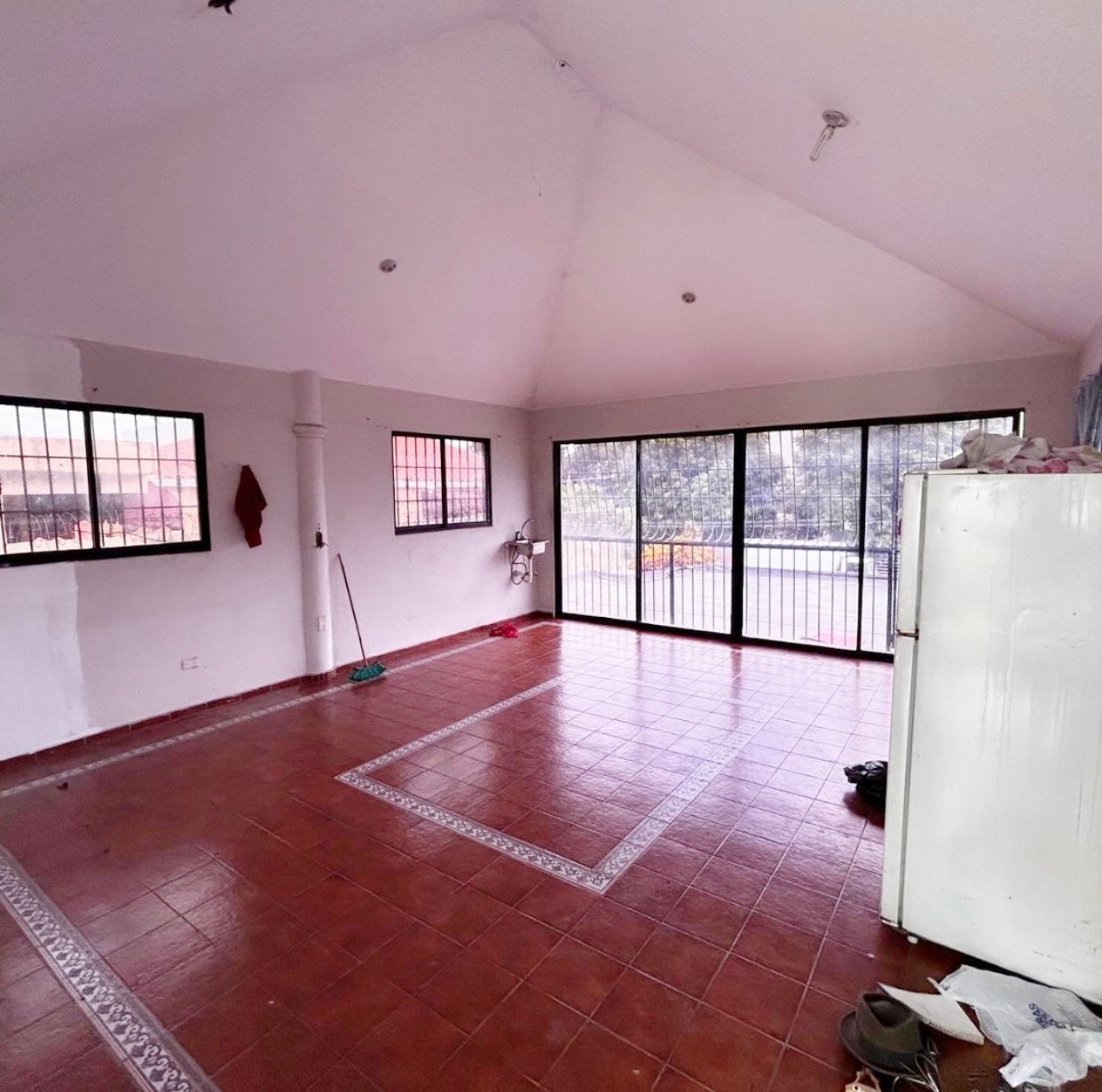 casas - Propiedad comercial céntrica 1