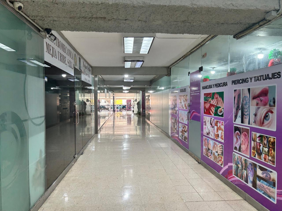 oficinas y locales comerciales - venta de plaza comercial con 42 locales en la zona colonial Distrito Nacional  8