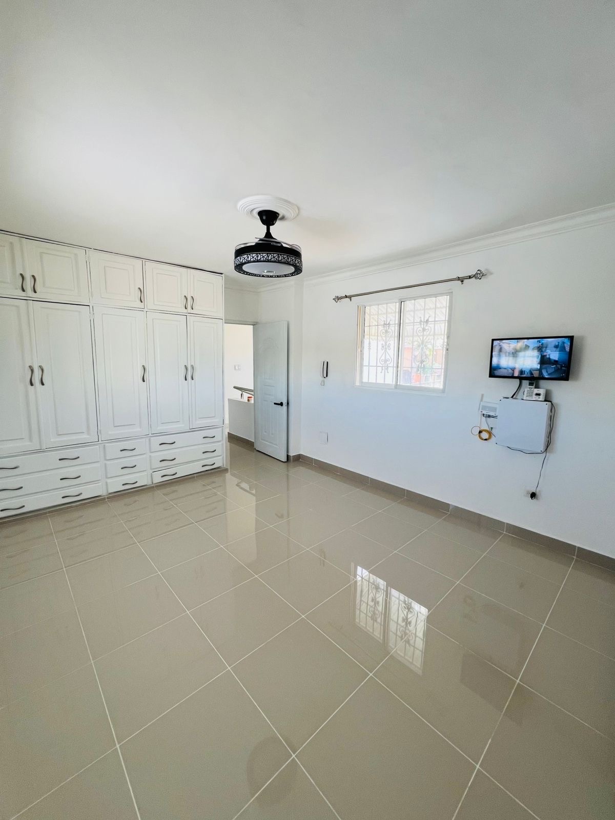 casas - venta de casa en la charles de Gaulle próximo a la sirena Santo Domingo este  4
