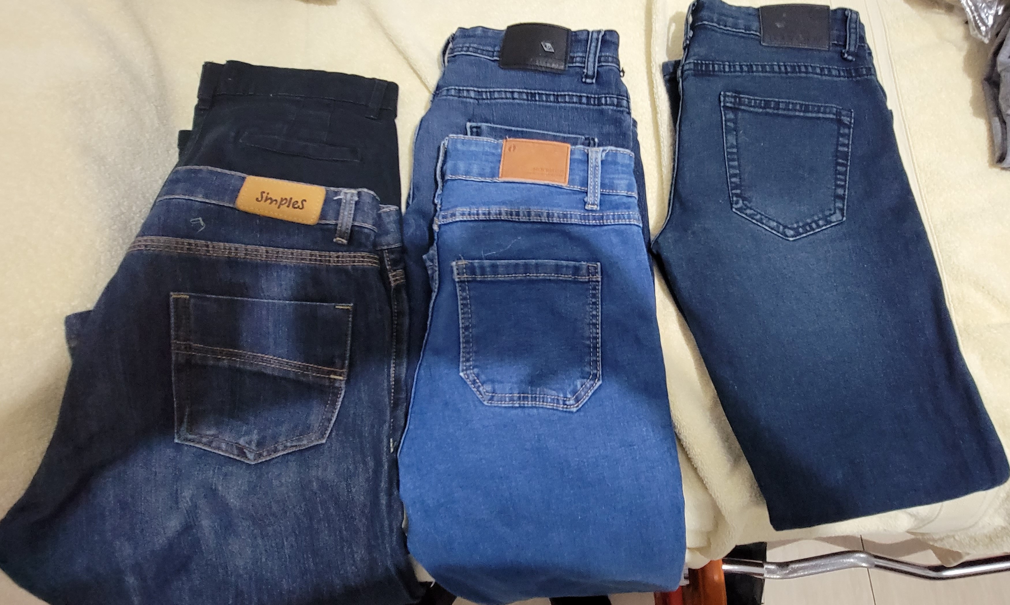 ropa y zapatos - Vendo ropa para niños 10,12,14 polos y pantalones 7