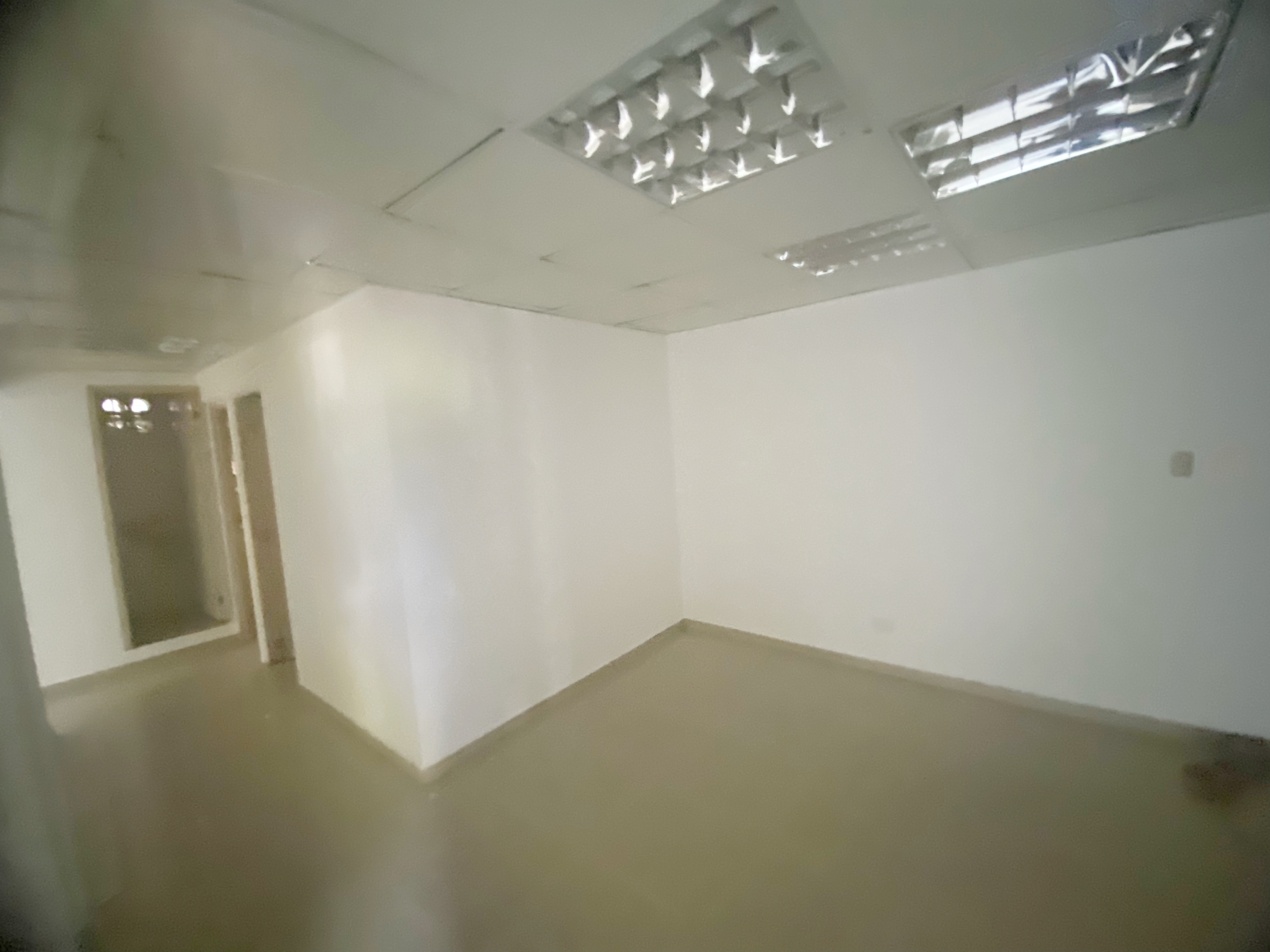 oficinas y locales comerciales - se alquila local  1