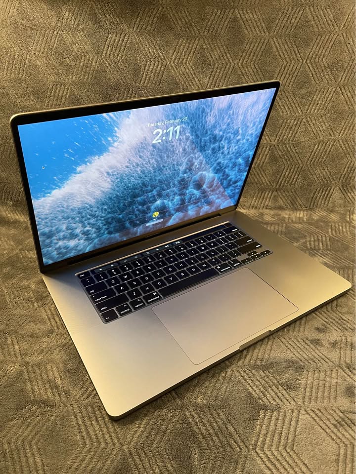 computadoras y laptops - MacBook Pro 2019 A2141Core Intel i9 de oportunidad 3