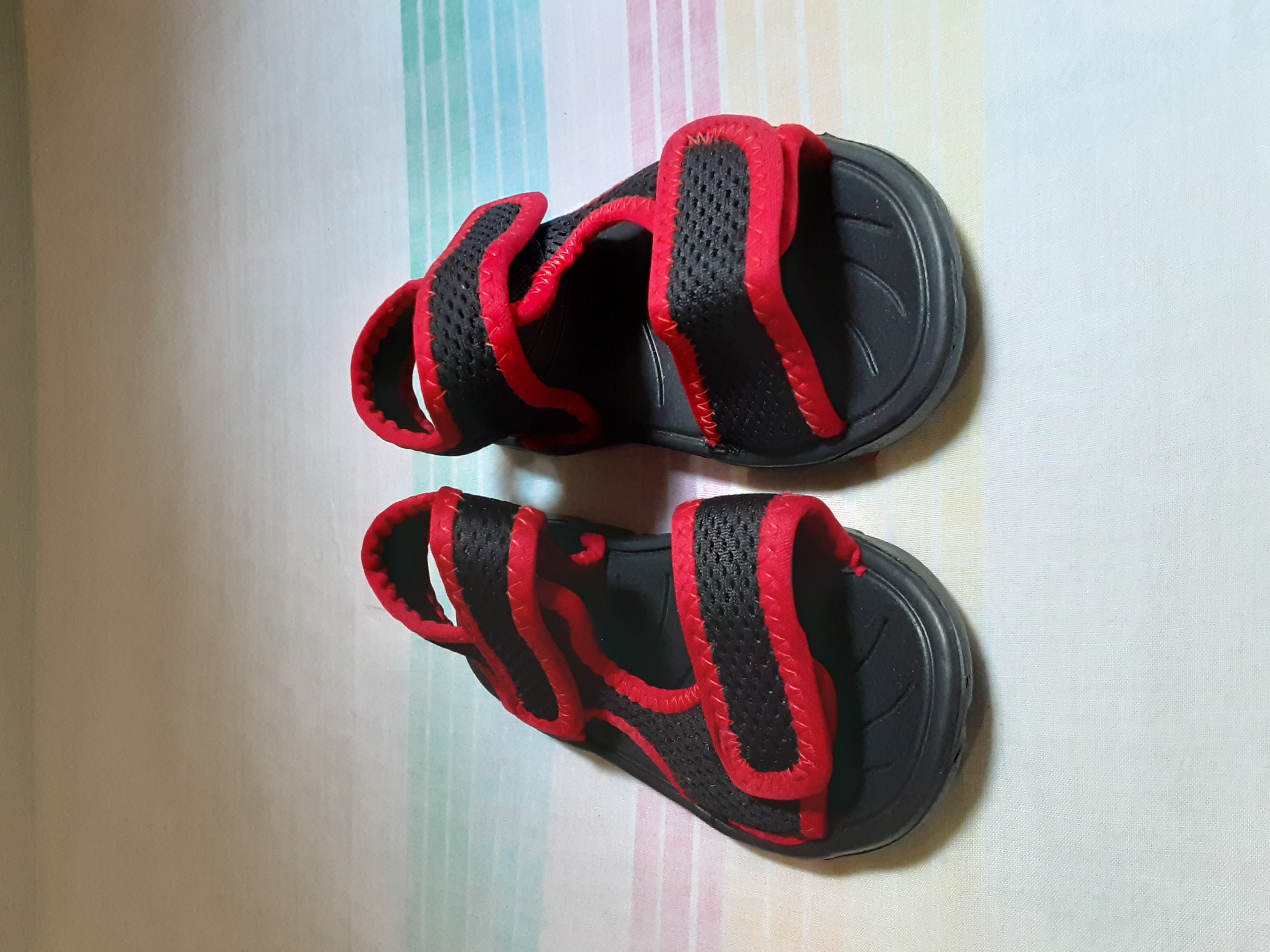 ropa y zapatos - Sandalias para niño. 3