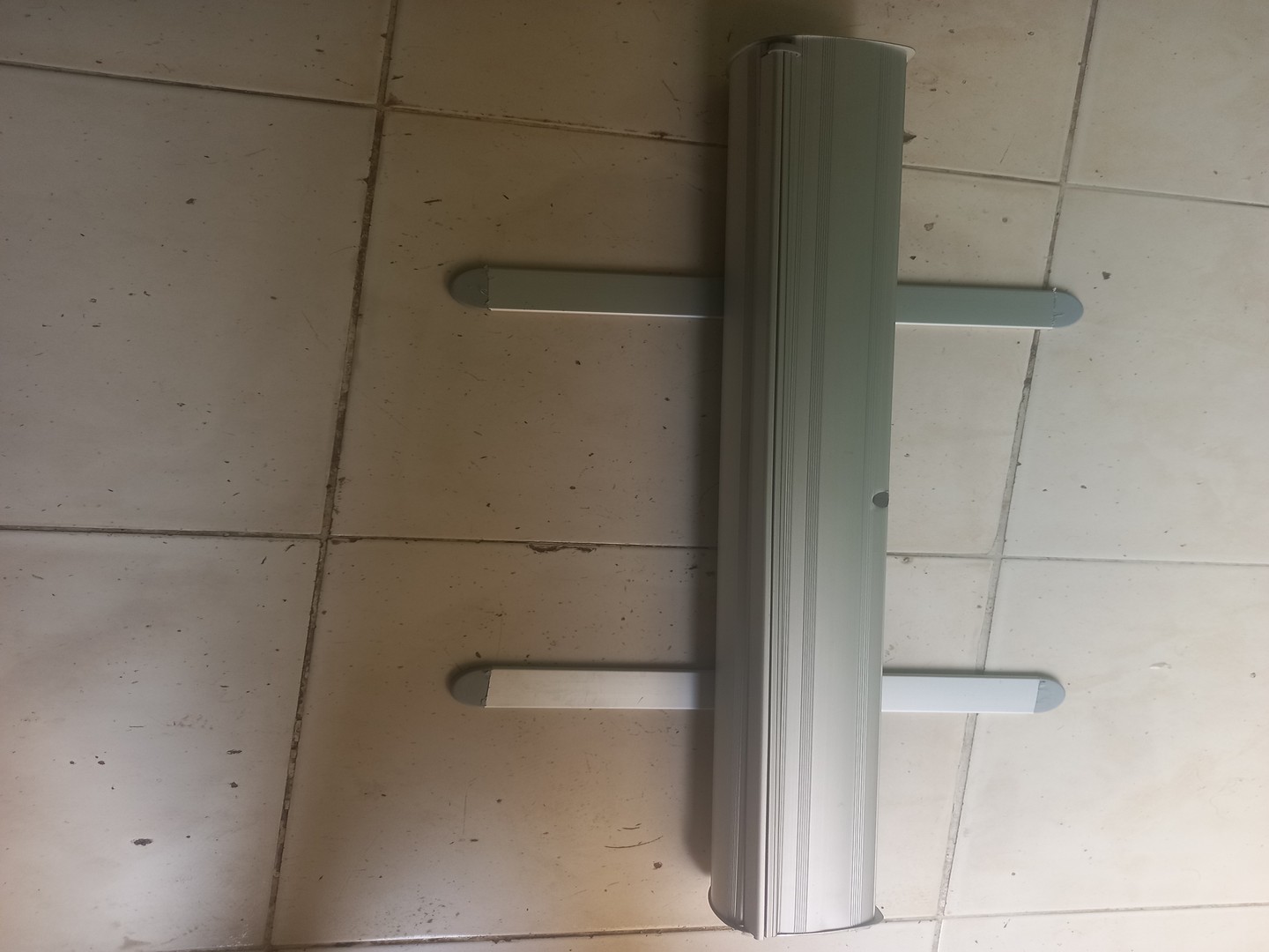 equipos profesionales - Soporte retráctil para pancarta enrrollable. 1