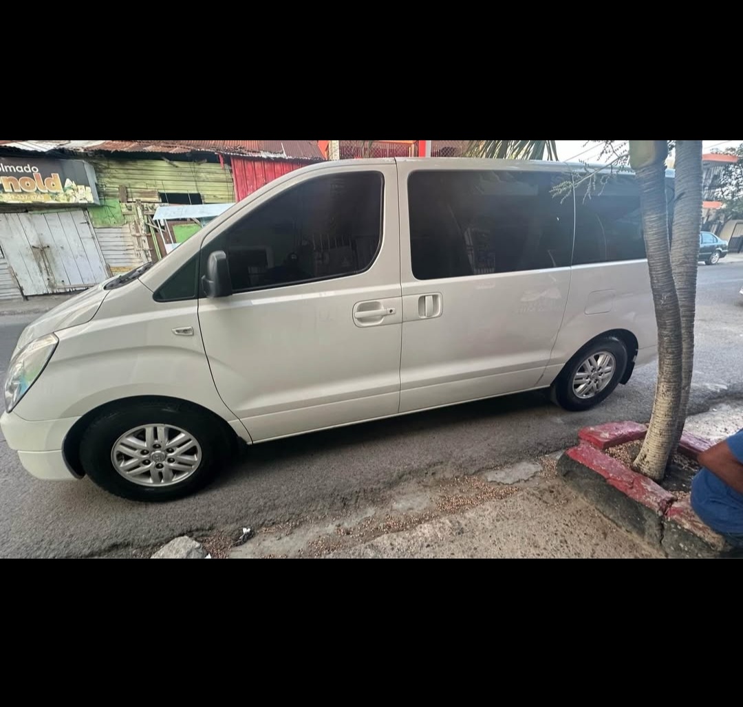 jeepetas y camionetas - Hyundai Starex 2018 3