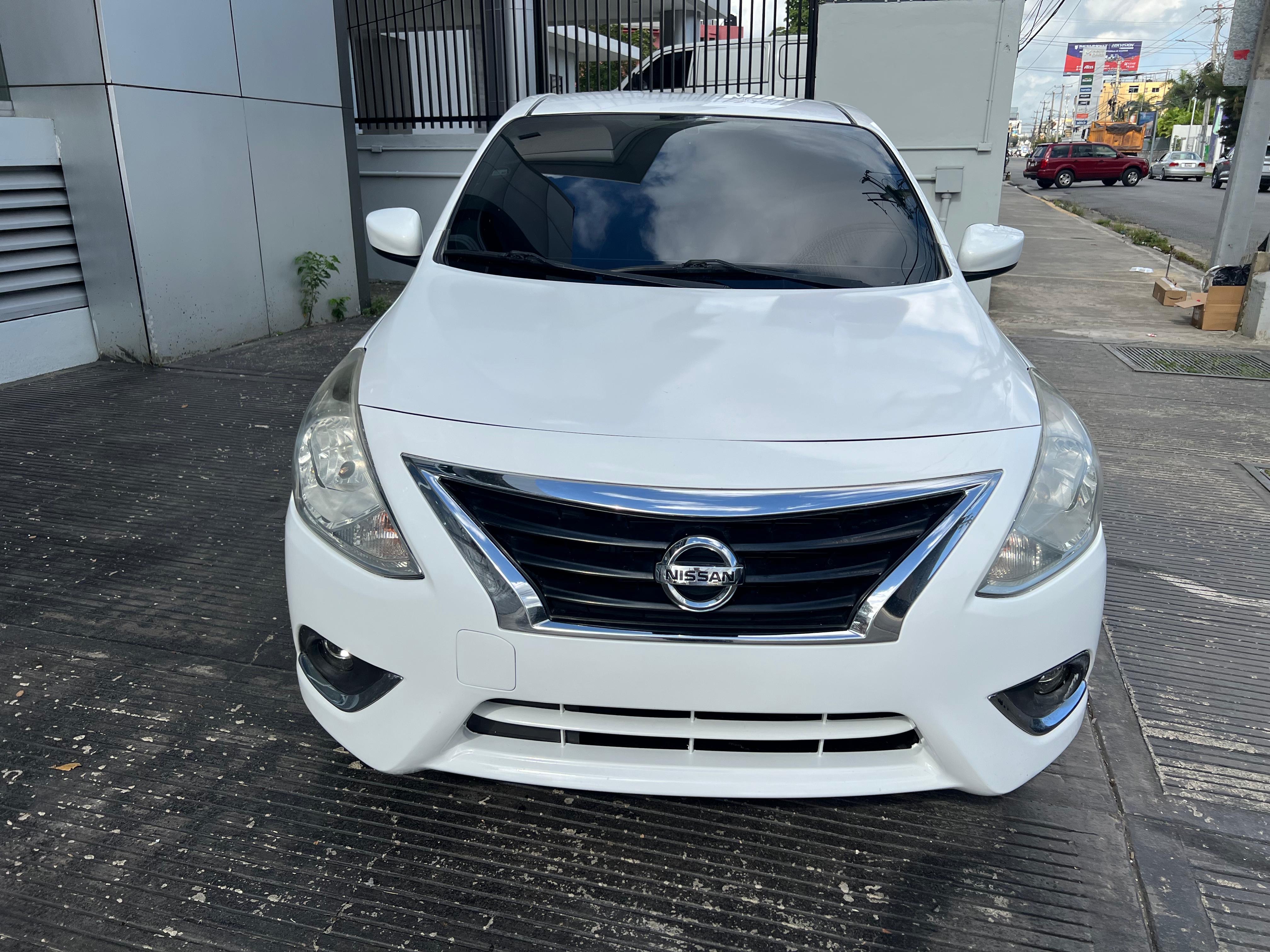 carros - Nissan versa  1