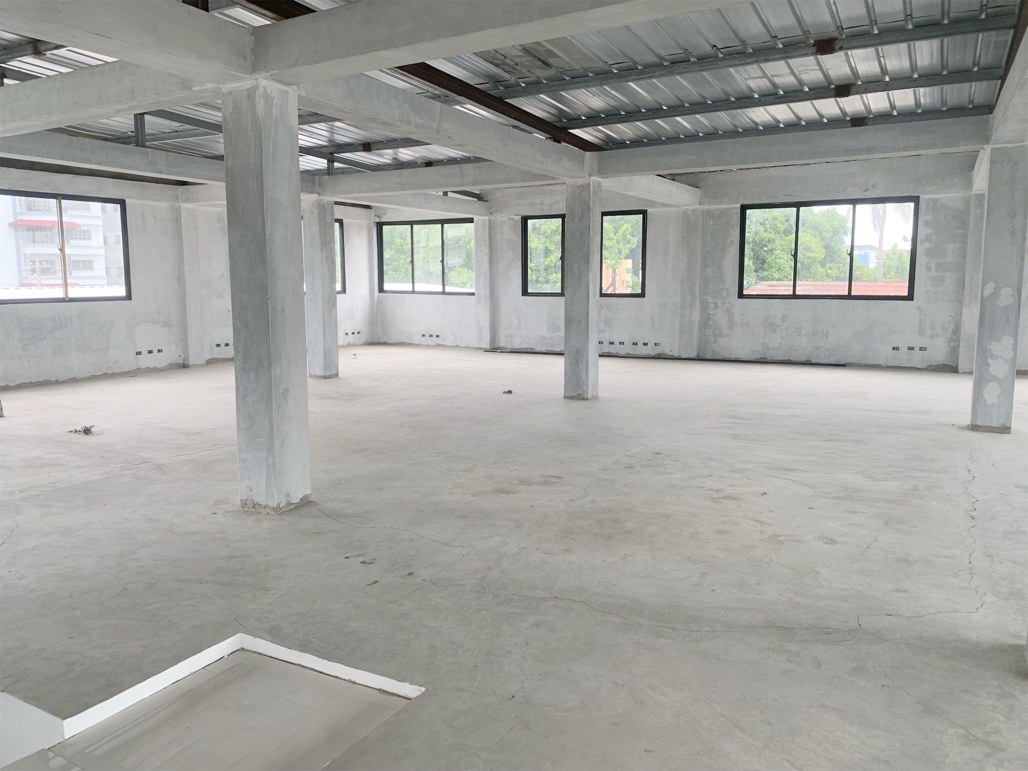 oficinas y locales comerciales - Local espacio abierto 4