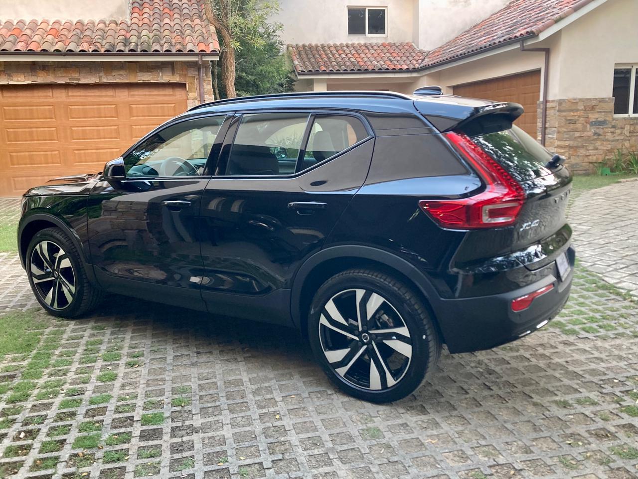 jeepetas y camionetas - VOLVO XC40 B5 ULTIMATE DARK AWD 2023 1