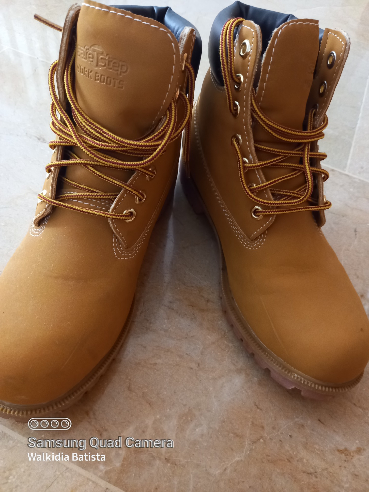 zapatos para mujer - Botas de Mujer. Size 8 1/2. Corre  grande. Le sirve a alguien size 9 o 10. 0